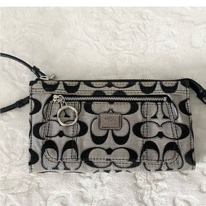 Large Coach Poppy wallet wristlet